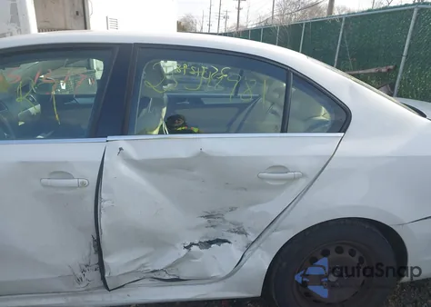 2013 Volkswagen Jetta 2.5L Se z USA, uszkodzony, nr VIN 3VWDP7AJ8DM395977